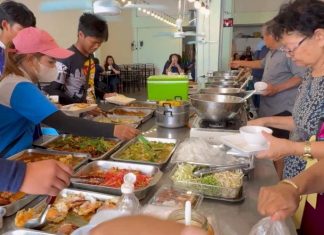 จากคนเคยลำบาก…สู่เจ้าของร้านใจบุญข้าวแกงบุฟเฟ่ต์ 60 บาทอิ่มไม่อั้น